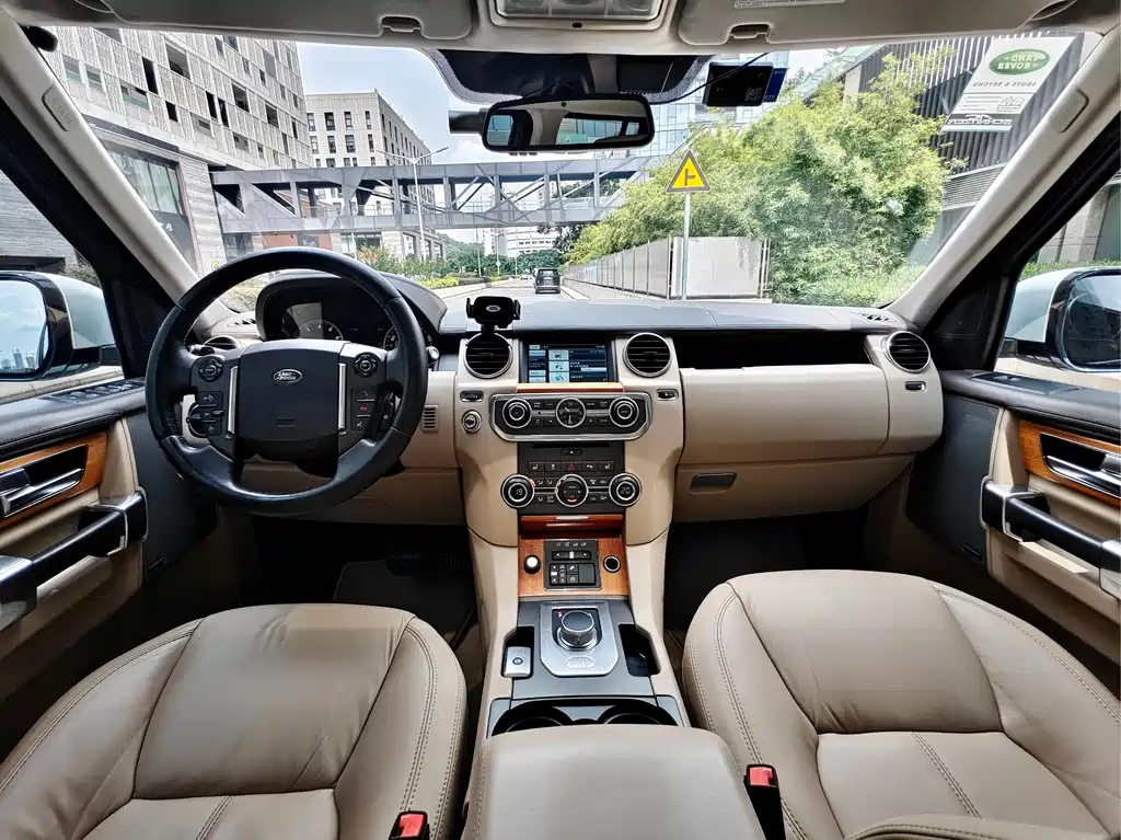 Land Rover Discovery 2014 — фото 17