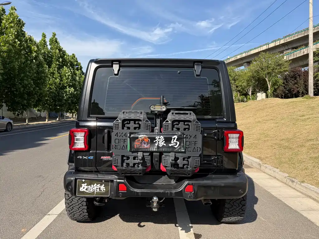 Jeep Wrangler PHEV 2022 — фото 6