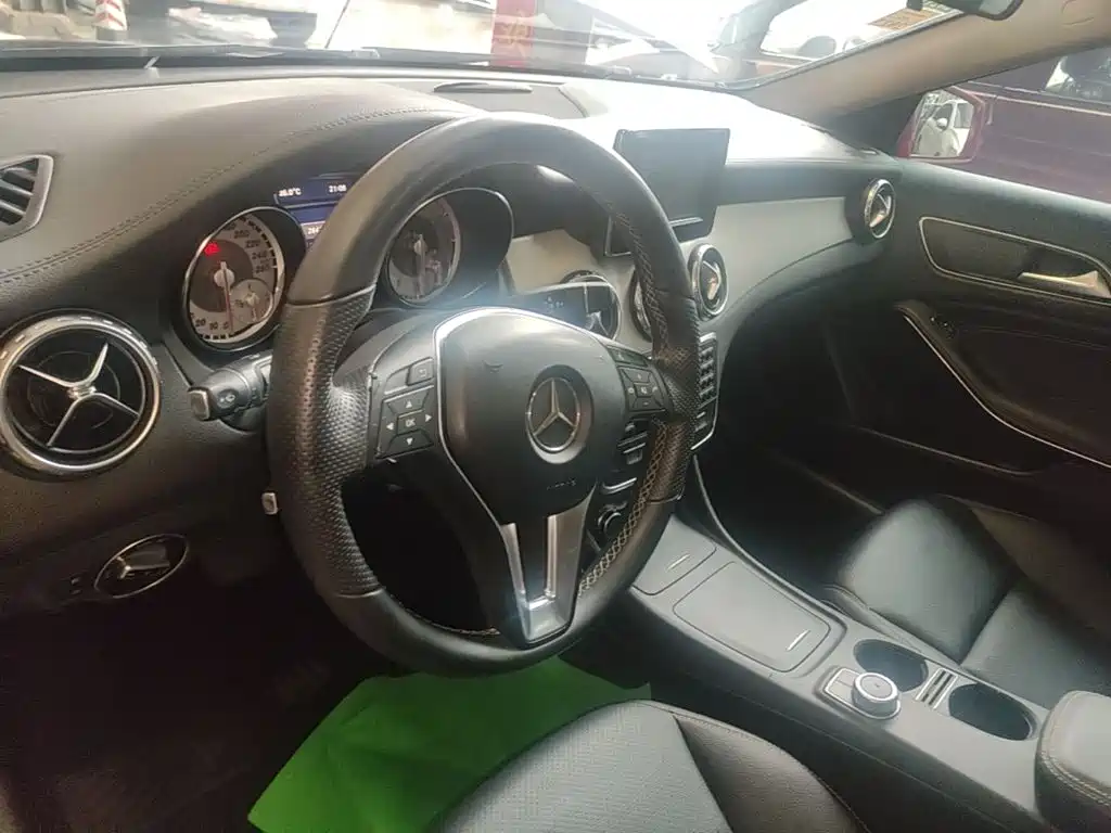 Mercedes-Benz GLA 2015 — фото 11