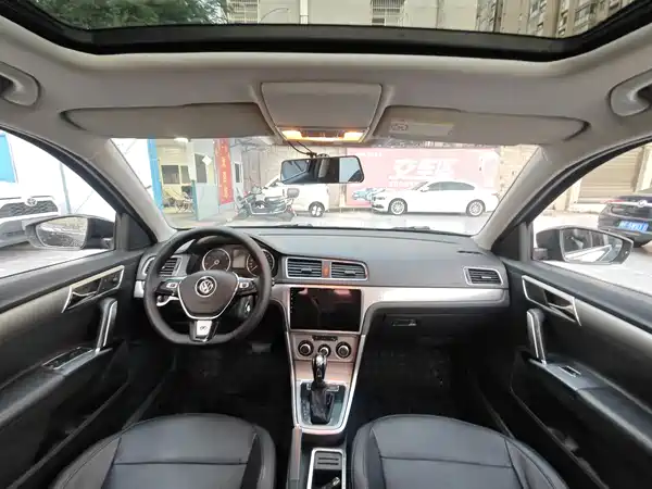 Volkswagen Lavida 2013