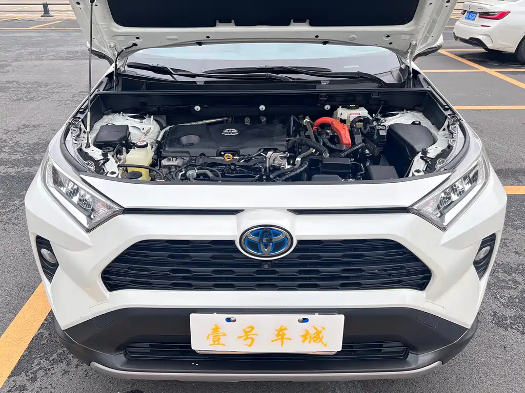 Toyota RAV4 2020 — фото 18
