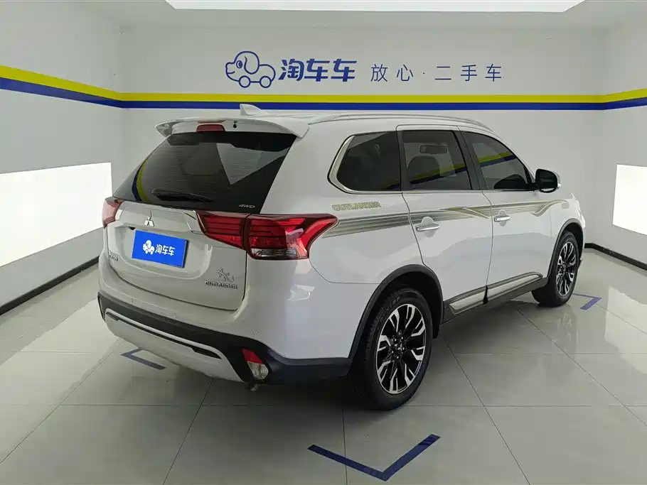 Mitsubishi Outlander 2020 — фото 3