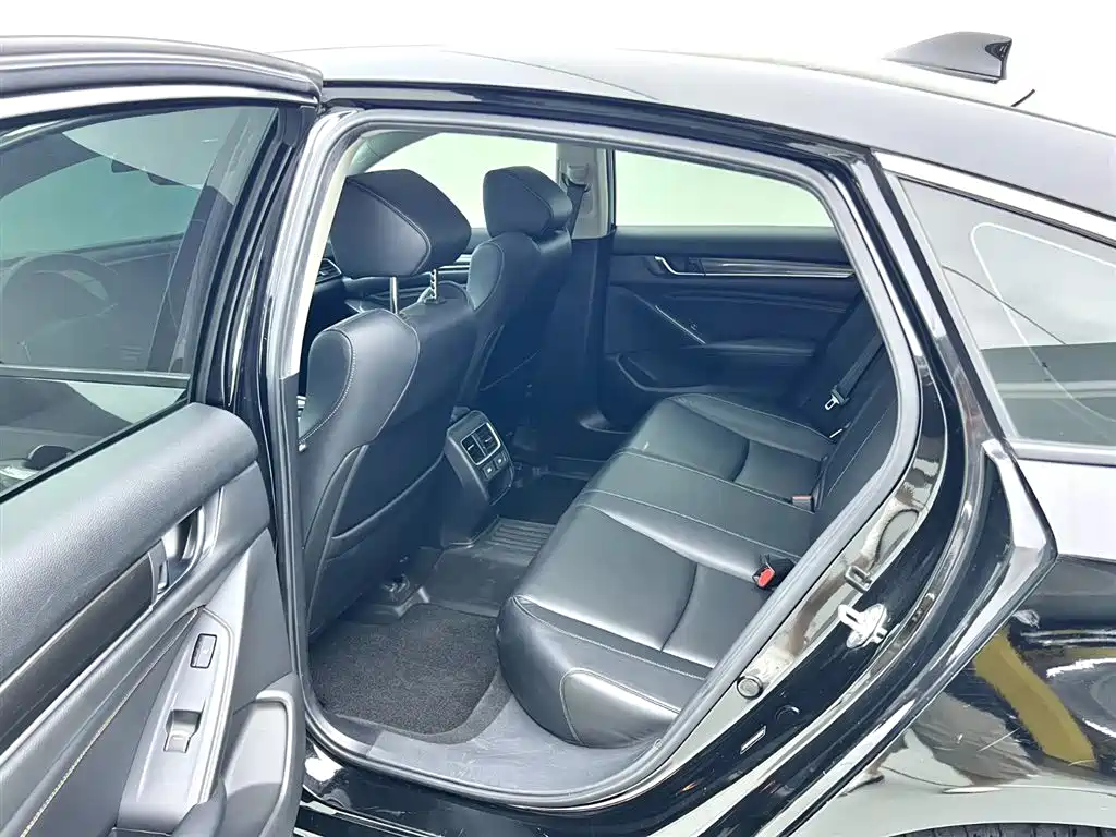 Honda Accord 2022 — фото 9