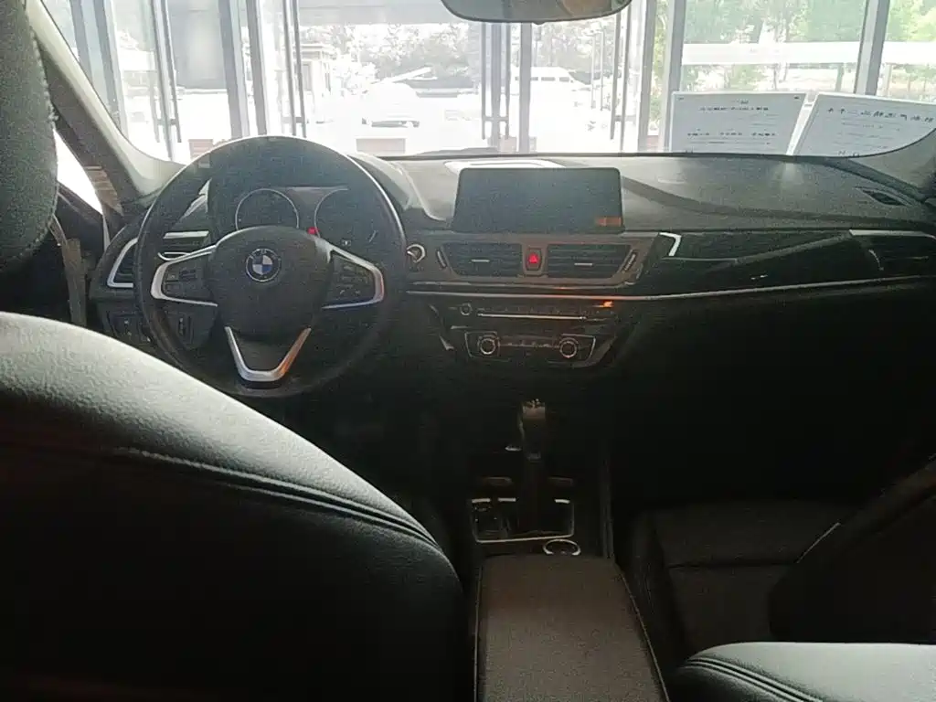 BMW 1 Series 2019 — фото 10