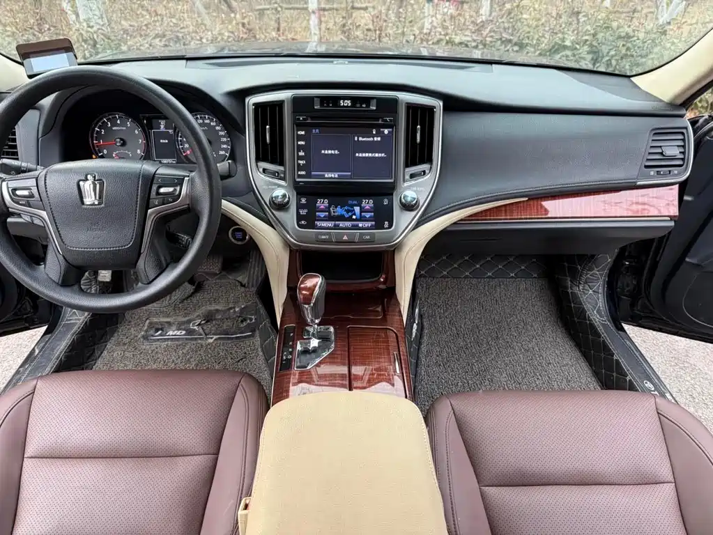 Toyota Crown 2016 — фото 4