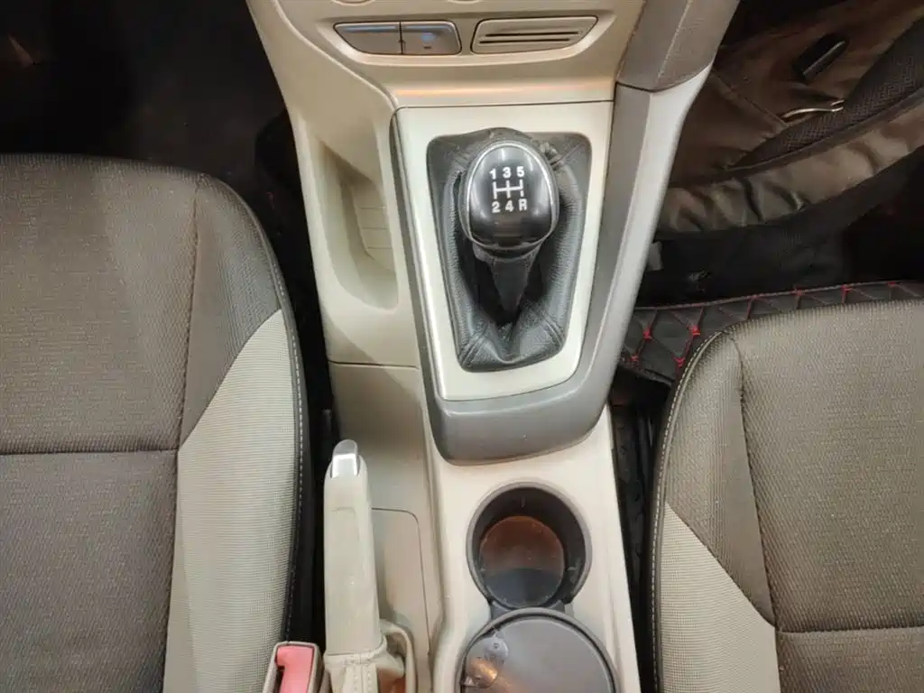 Ford Focus 2014 — фото 14