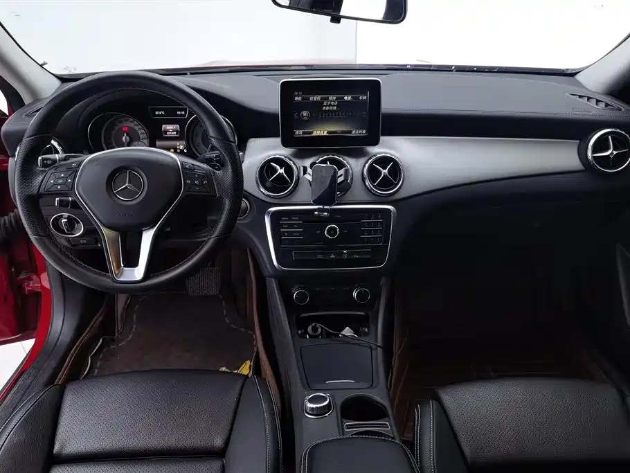 Mercedes-Benz GLA 2016 — фото 12