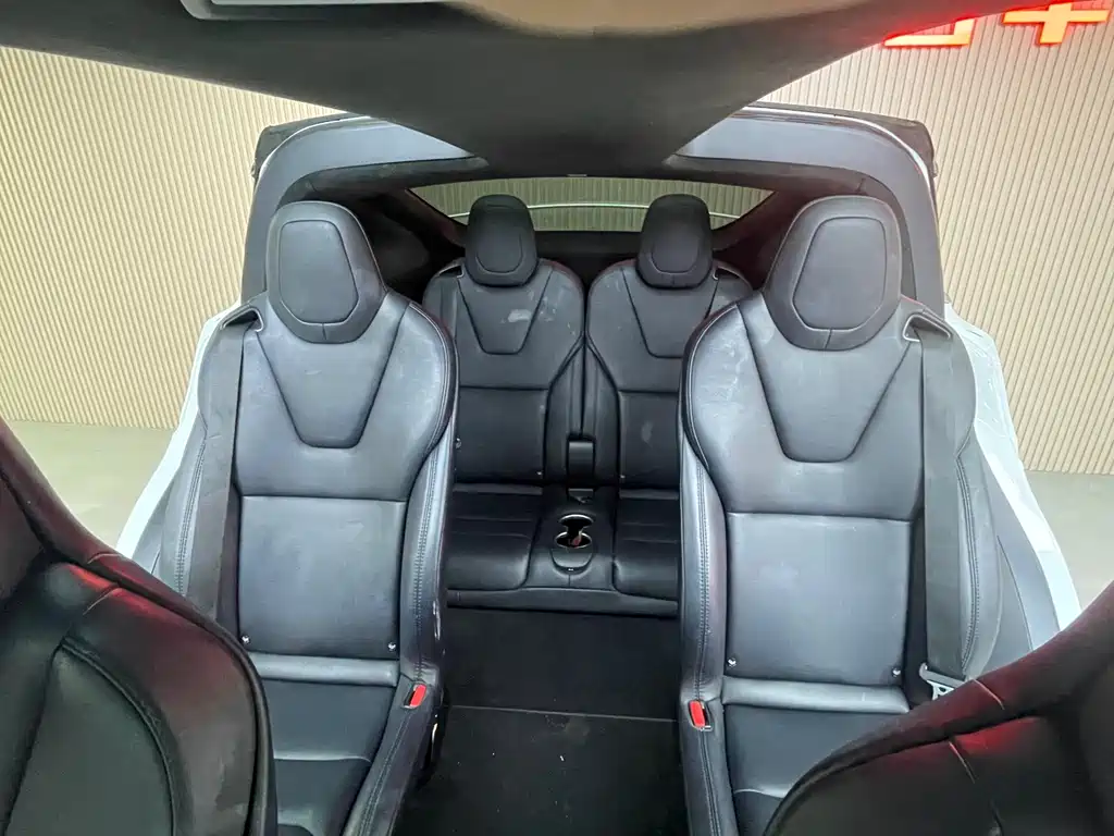 Tesla Model X 2018 — фото 14