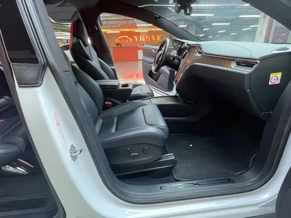 Tesla Model X 2018 — фото 12