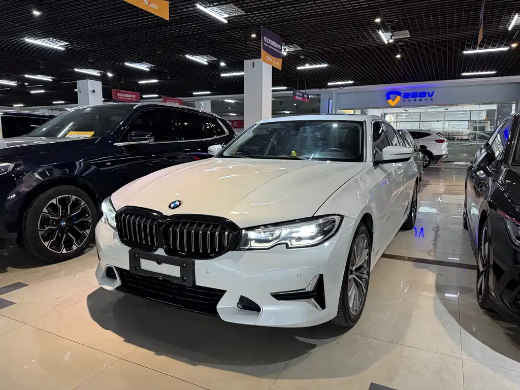 BMW 3 Series 2019 — фото 1