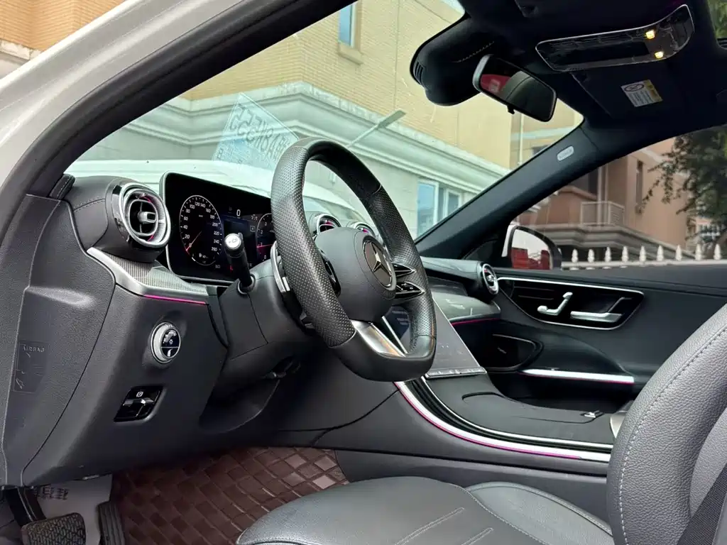 Mercedes-Benz C-Class 2024