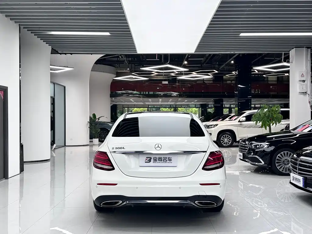 Mercedes-Benz E-Class 2018 — фото 16