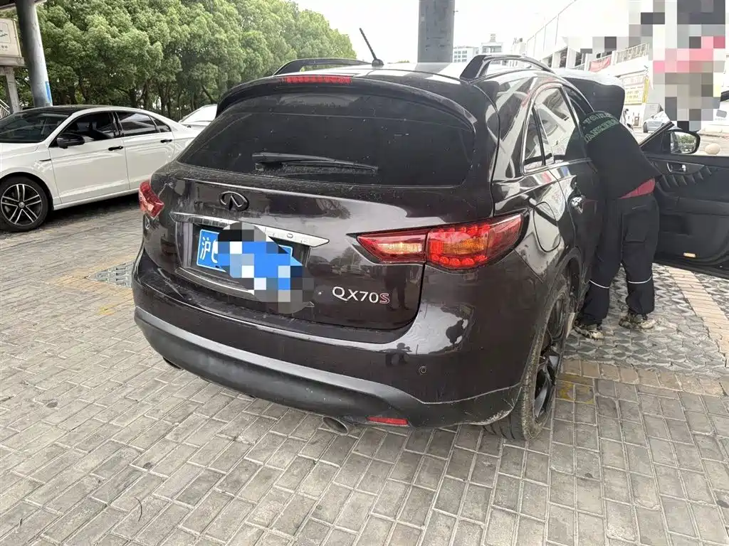 Infiniti QX70 2016