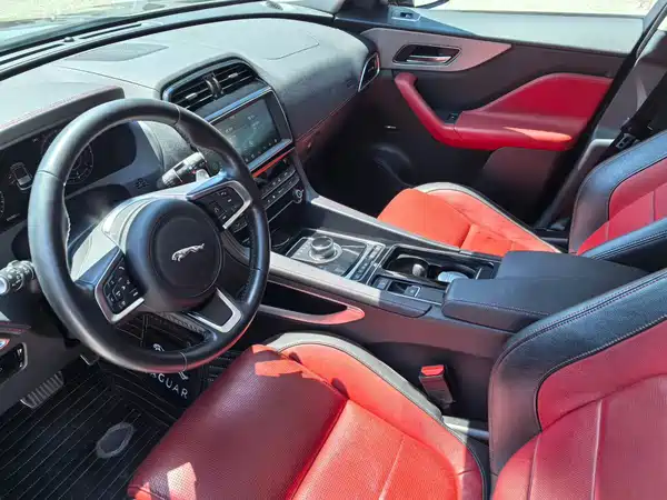 Jaguar F-PACE 2020