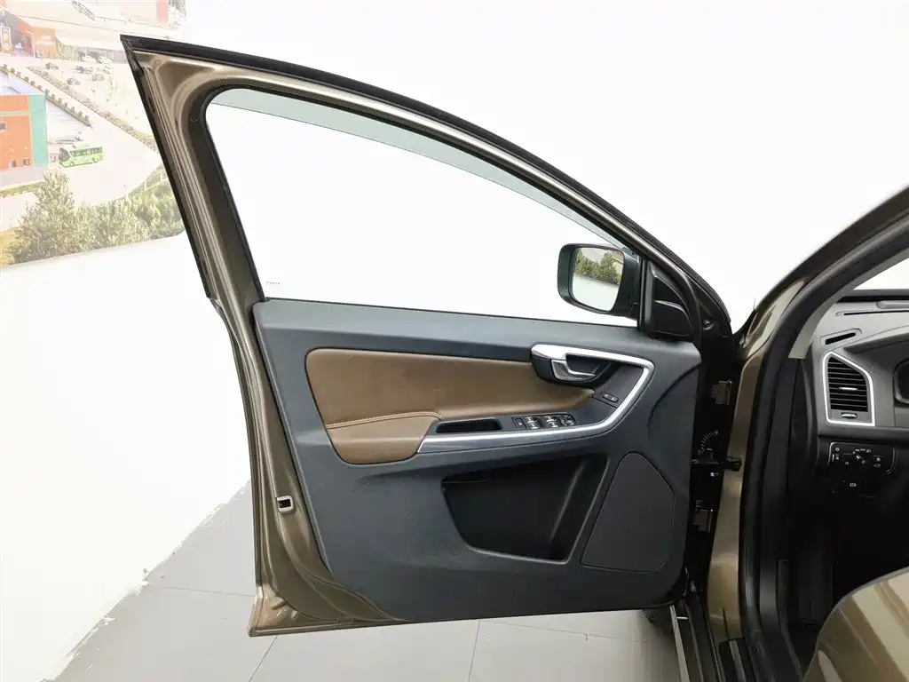 Volvo XC60 2015 — фото 8
