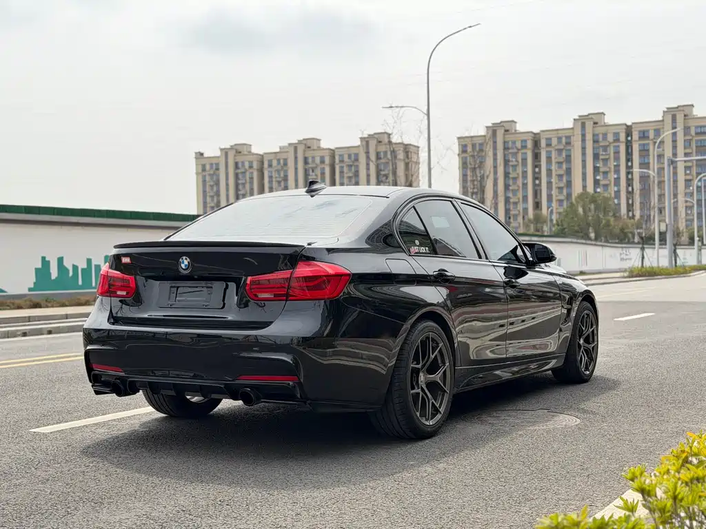 BMW 3 Series 2018 — фото 11