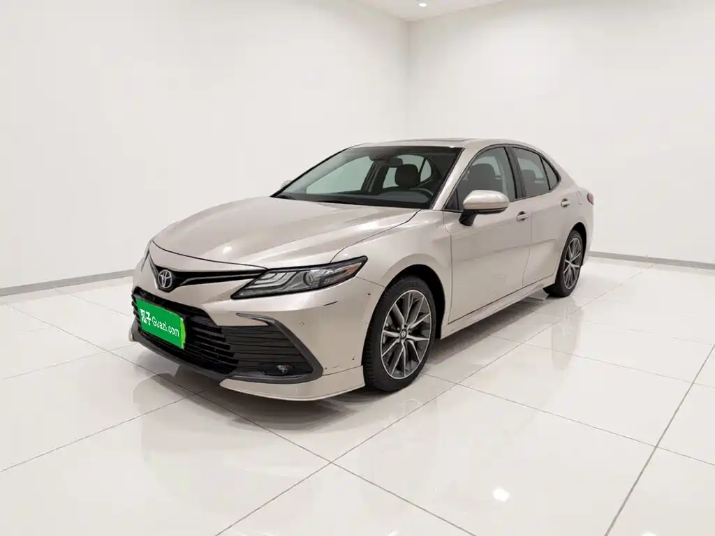 Toyota Camry 2022 — фото 1