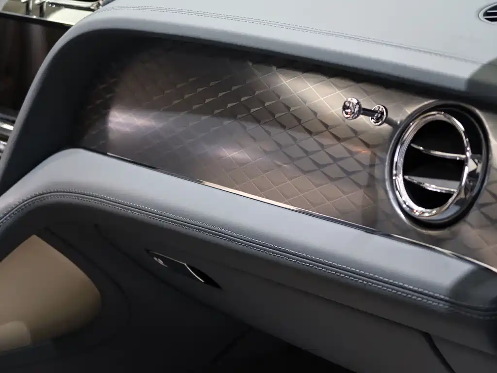 Bentley Bentayga 2022 — фото 15