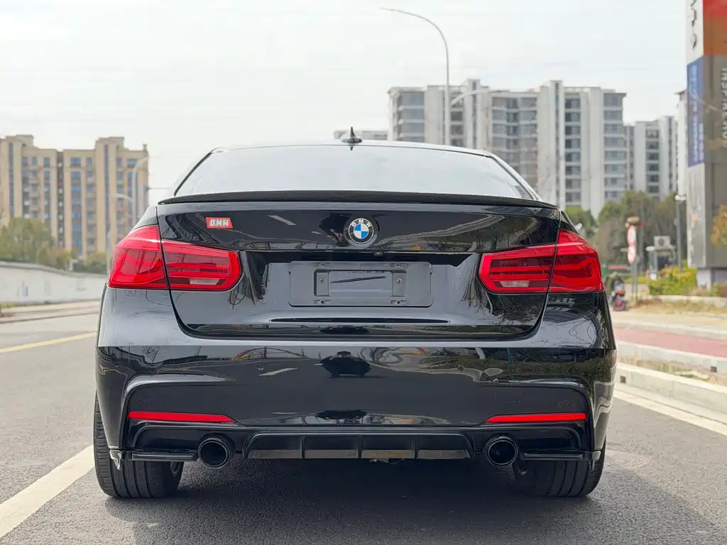 BMW 3 Series 2018 — фото 12