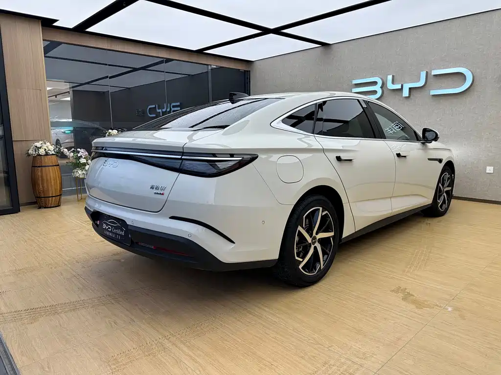 BYD Seal 07 DM-i 2025 — фото 7