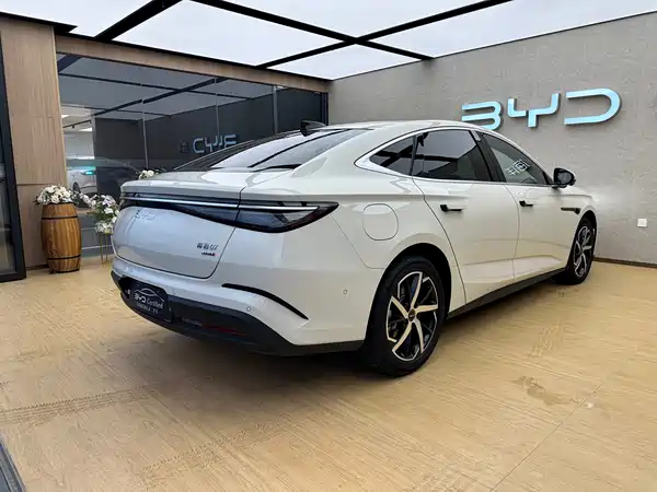 BYD Seal 07 DM-i 2025