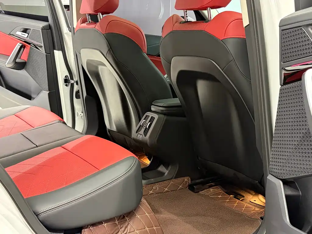 BMW iX1 2025 — фото 8