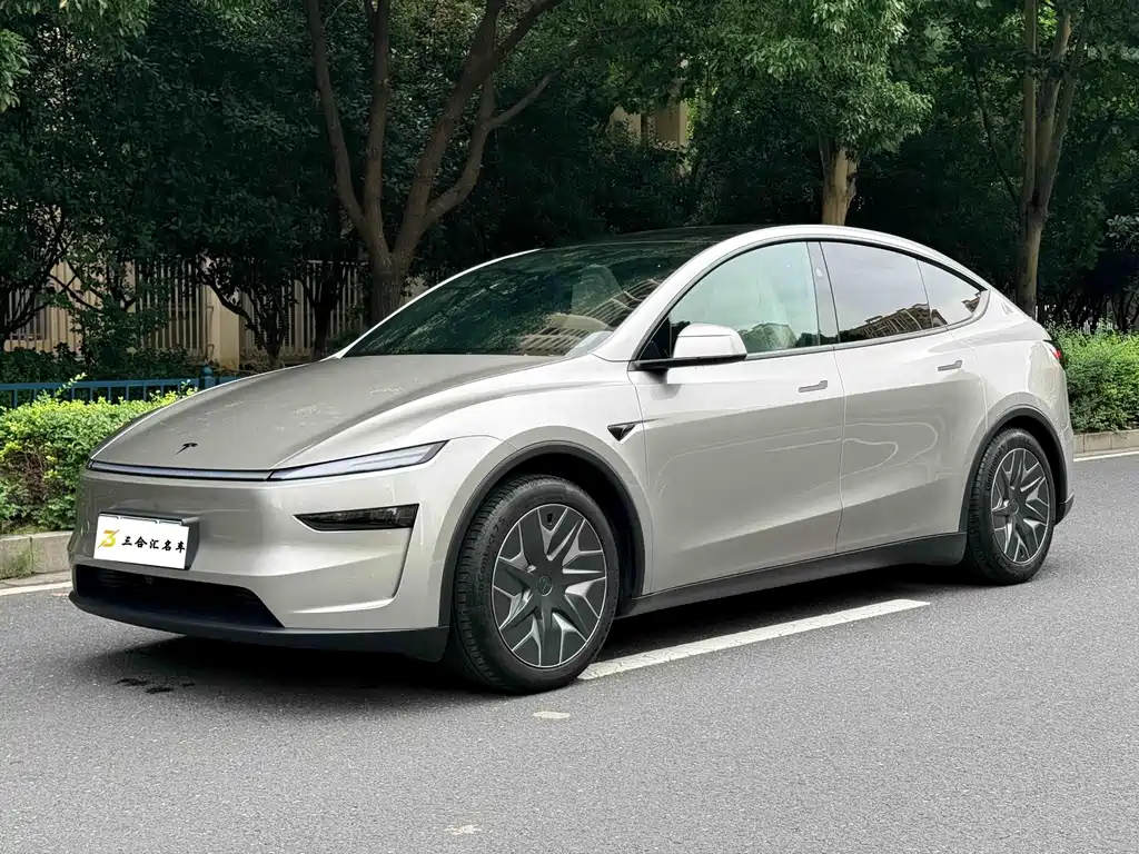 Tesla Model Y L 2026