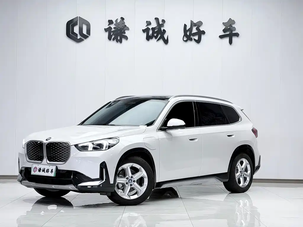BMW iX1 2025