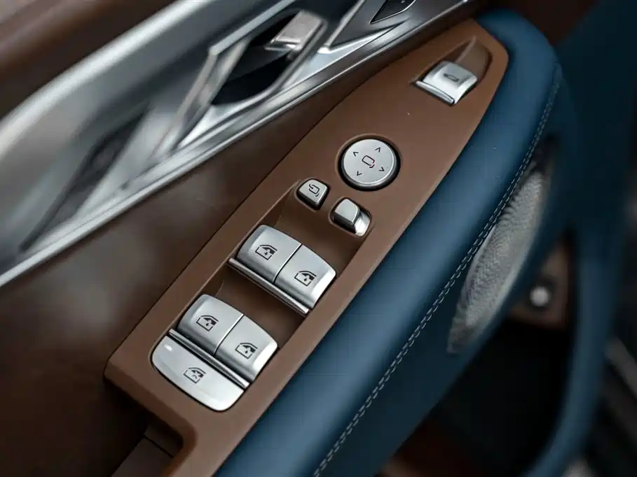 BMW XM 2024 — фото 18