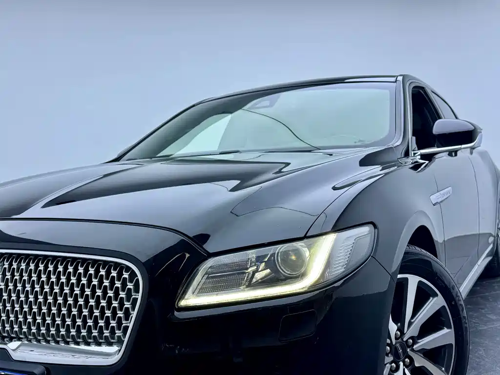 Lincoln Continental 2019 — фото 21