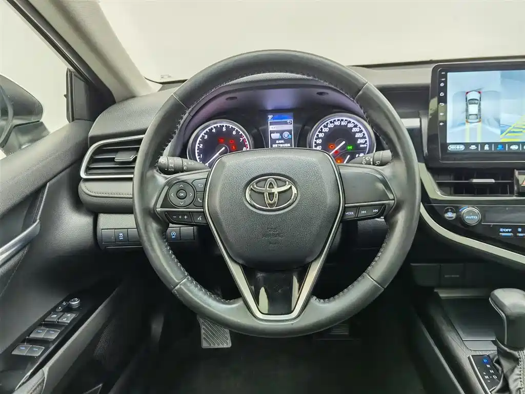 Toyota Camry 2023 — фото 11