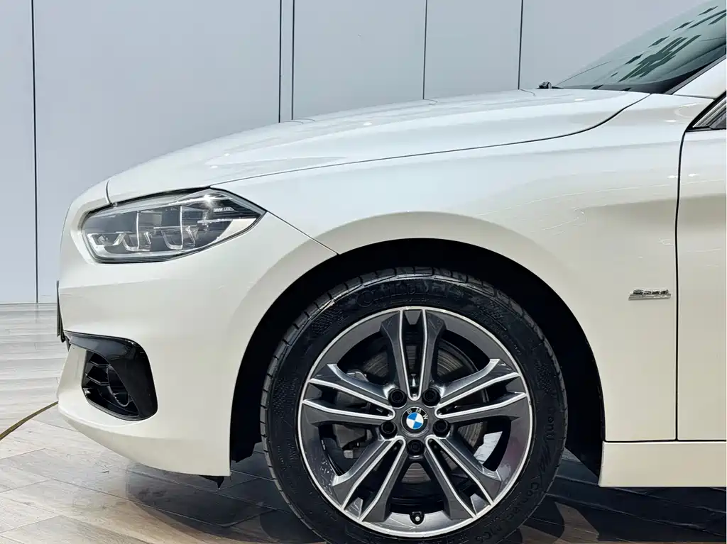 BMW 1 Series 2018 — фото 14