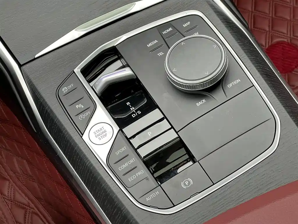 BMW 3 Series 2025 — фото 23