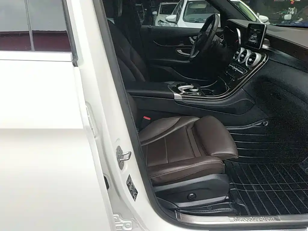 Mercedes-Benz GLC 2018 — фото 25