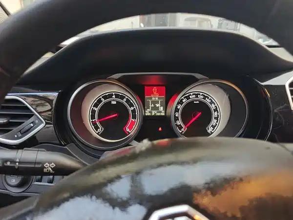 MG GS 2015
