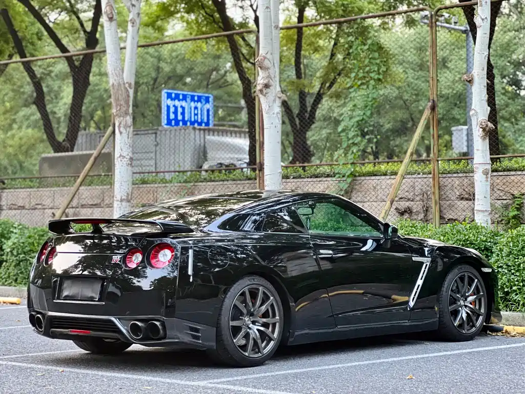 Nissan GT-R 2016 — фото 16