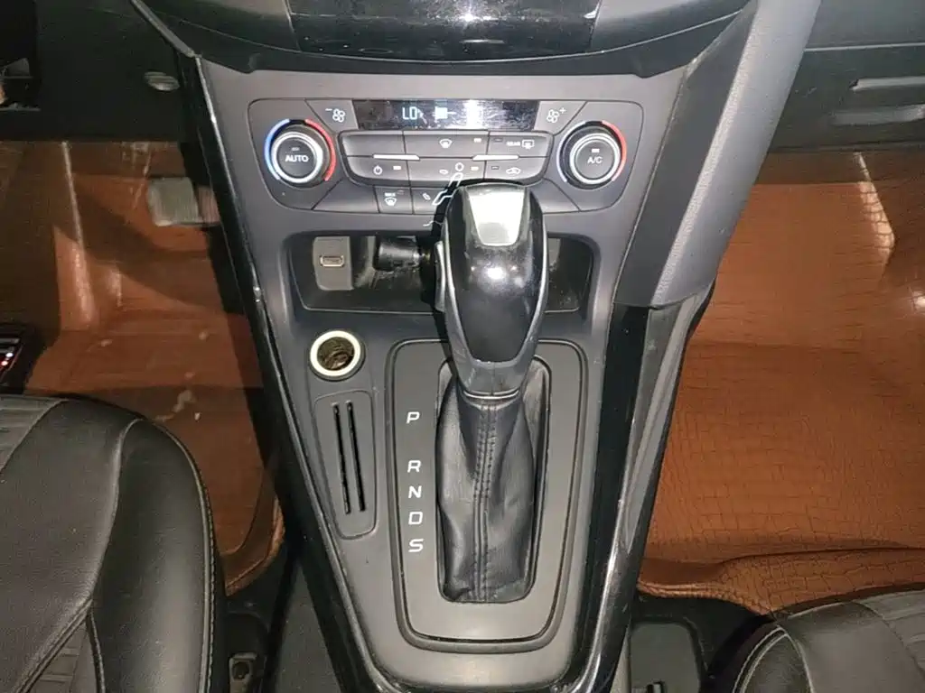 Ford Focus 2016 — фото 14