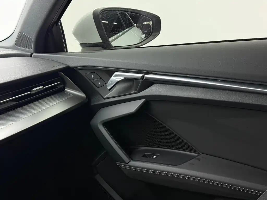 Audi A3 2023 — фото 10