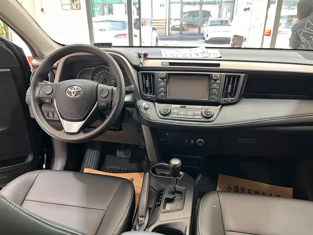 Toyota RAV4 2016 — фото 9