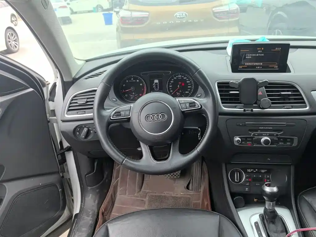Audi Q3 2018 — фото 11