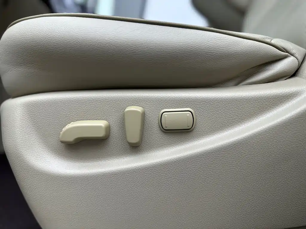 Nissan Quest 2017 — фото 15