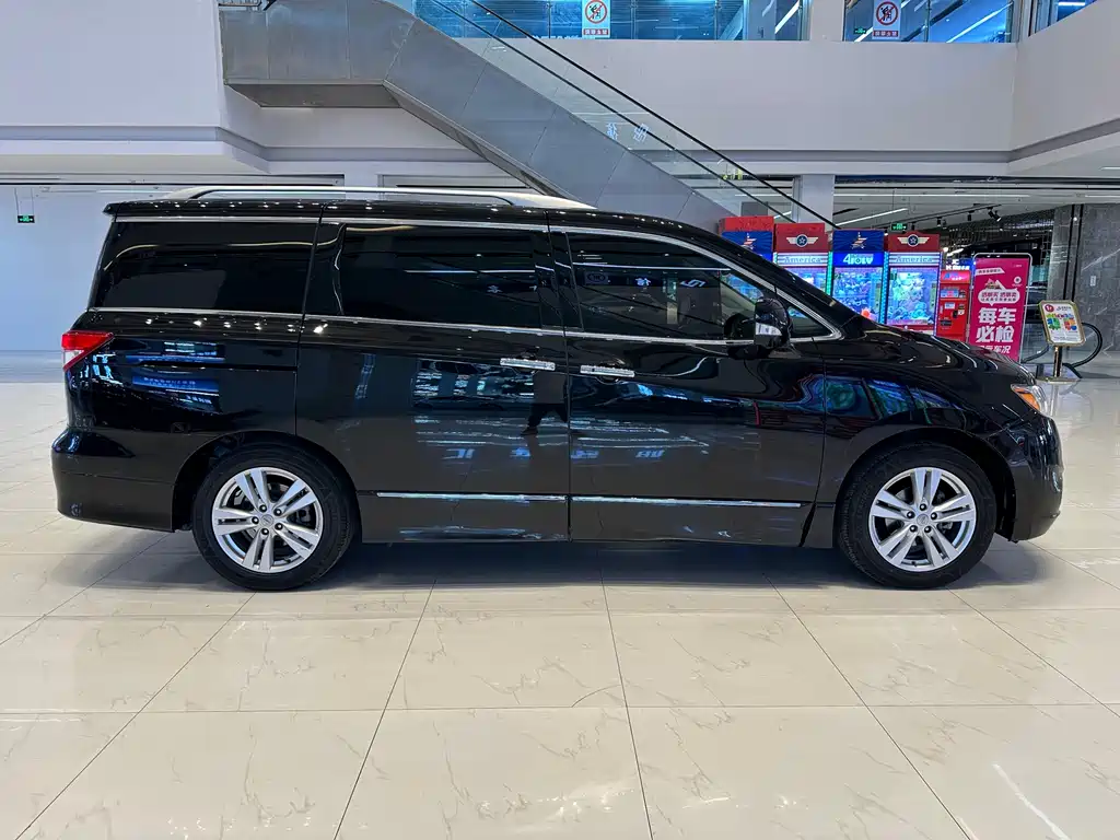 Nissan Quest 2017 — фото 9