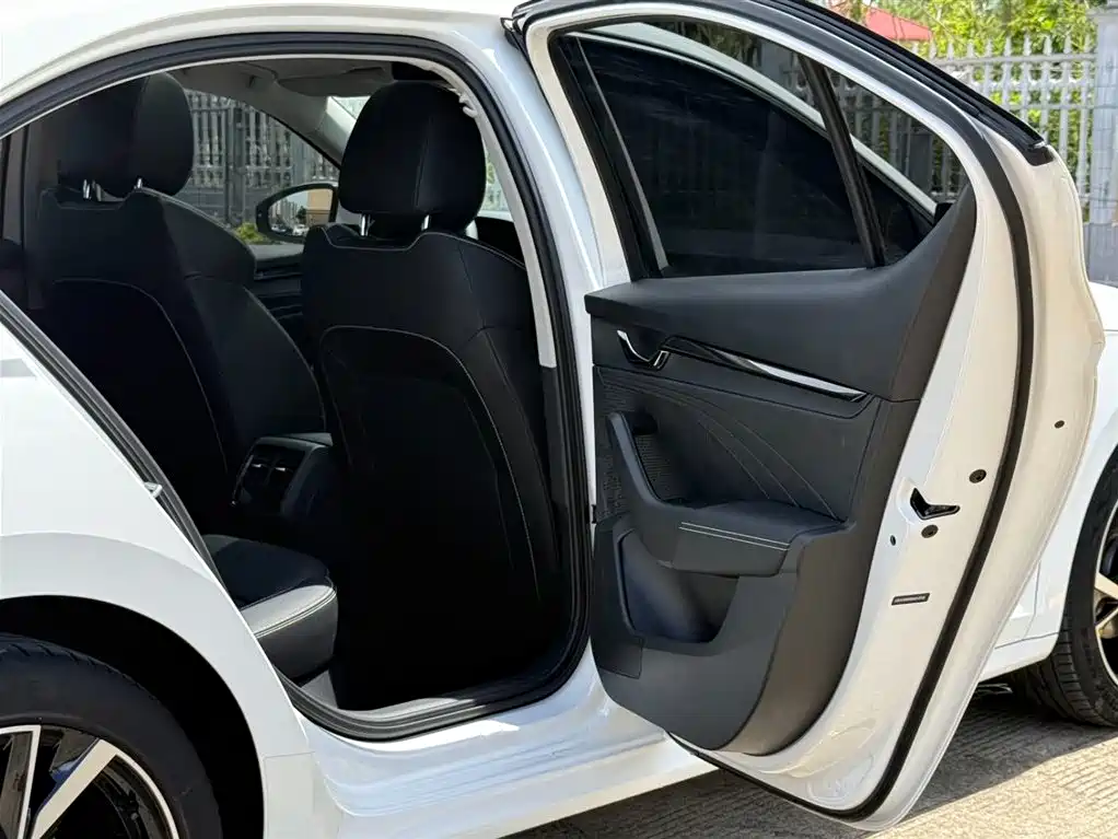 Skoda Octavia 2022 — фото 11