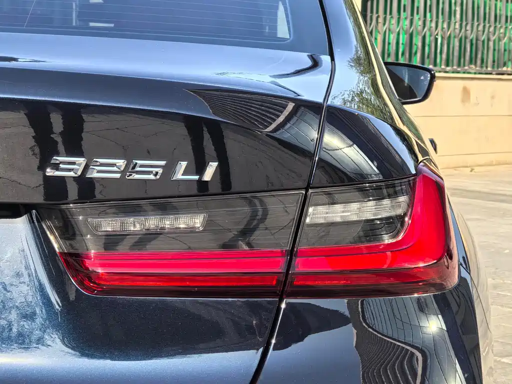 BMW 3 Series 2025 — фото 16