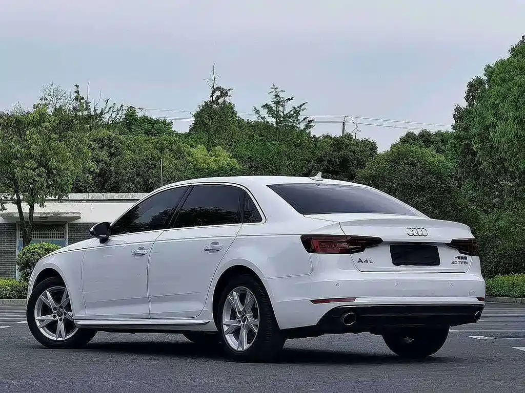 Audi A4L 2017 — фото 11
