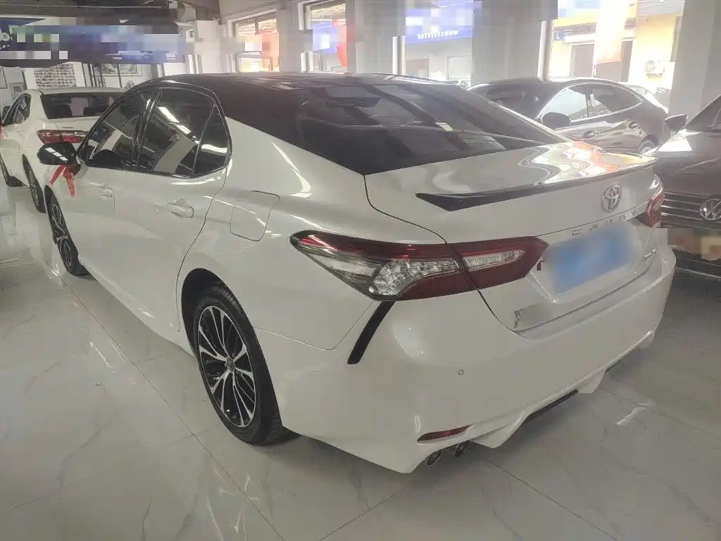 Toyota Camry 2018 — фото 5