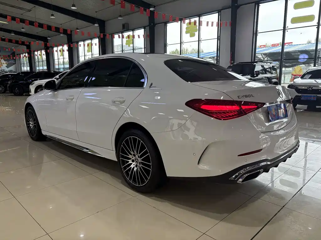 Mercedes-Benz C-Class 2024