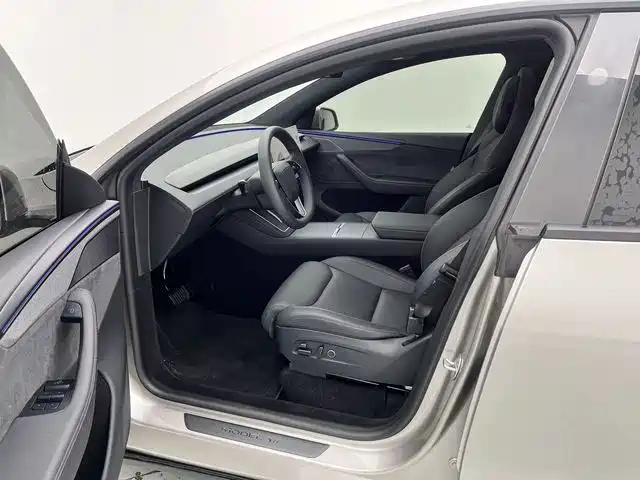 Tesla Model Y L 2025 — фото 17