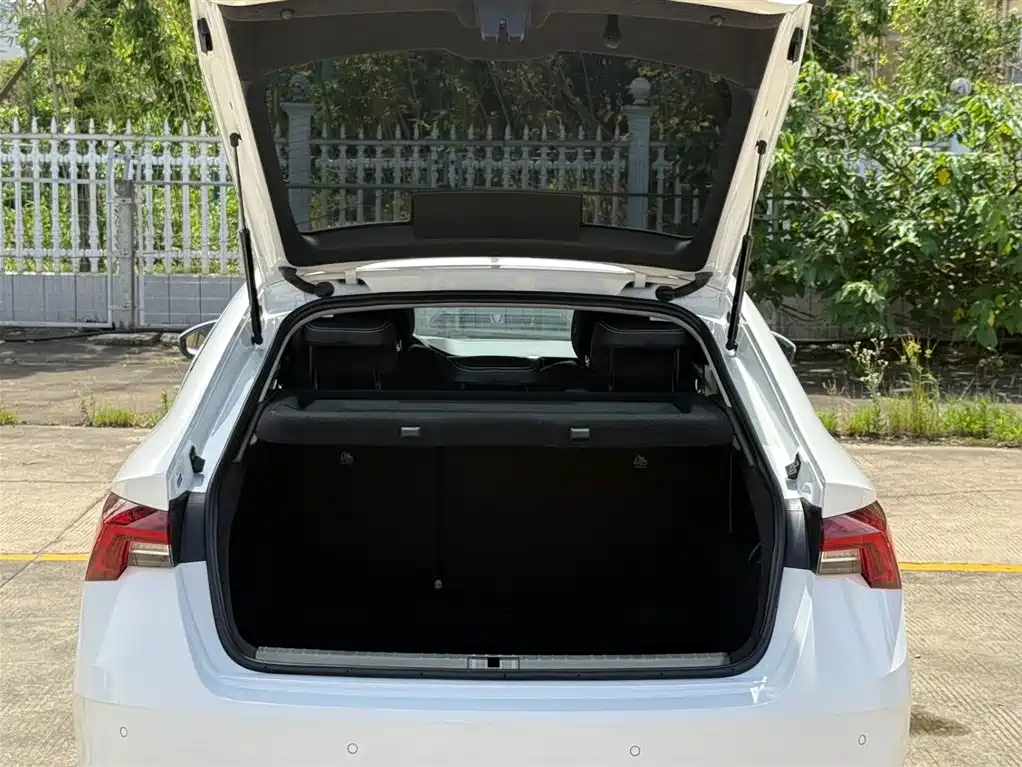 Skoda Octavia 2022 — фото 10