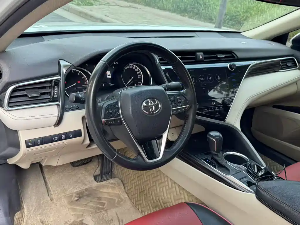 Toyota Camry 2019 — фото 7